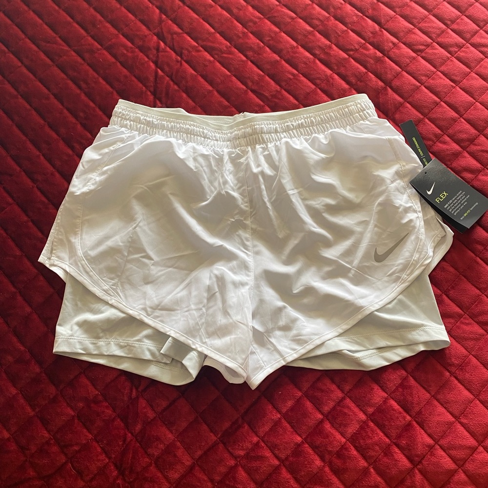 Nike Women's Flex Essential 2-in-1 Shorts 3.5 in.